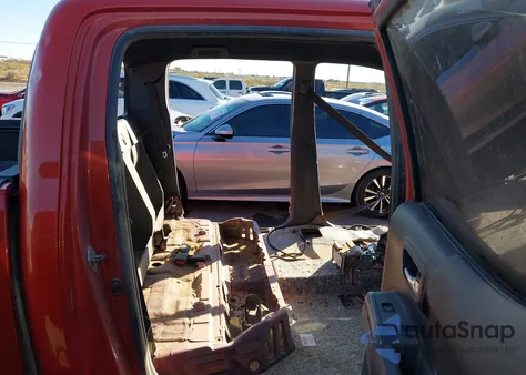 2017 Toyota Tacoma Trd Off Road из США, поврежденный, VIN 5TFCZ5AN4HX114872